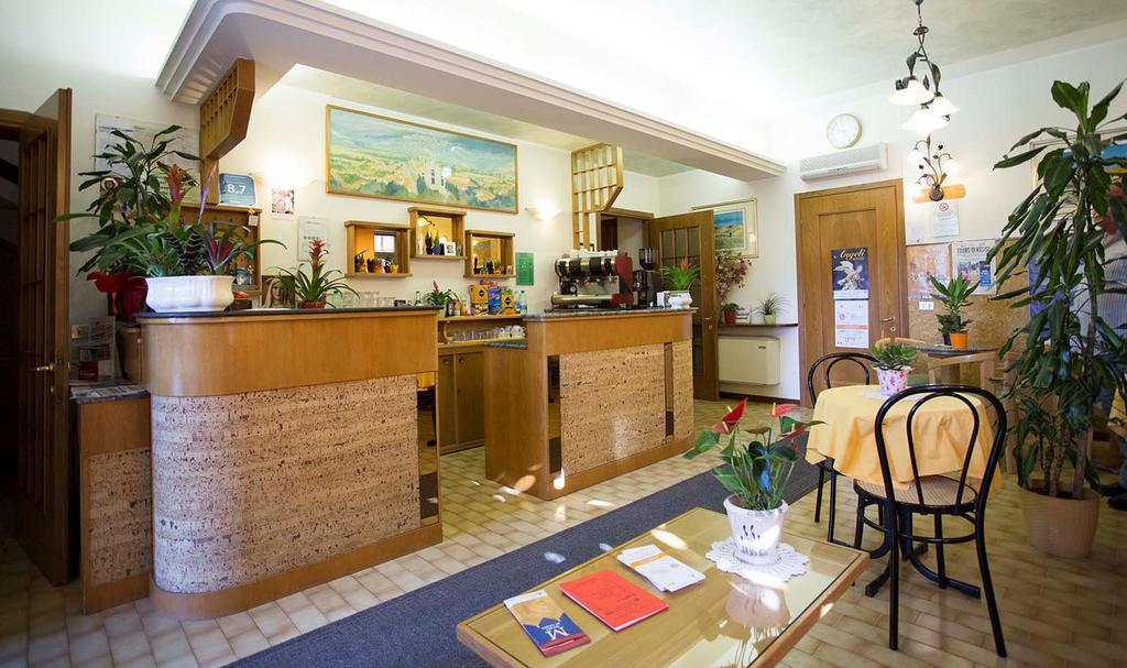 Hotel Vignola Assisi Bagian luar foto