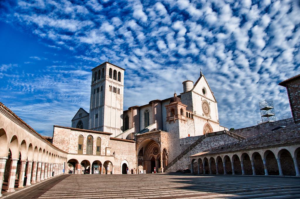 Hotel Vignola Assisi Bagian luar foto