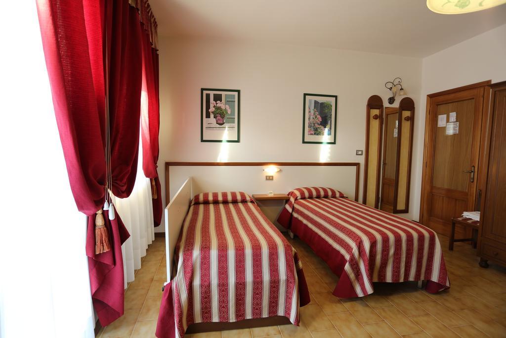 Hotel Vignola Assisi Bagian luar foto