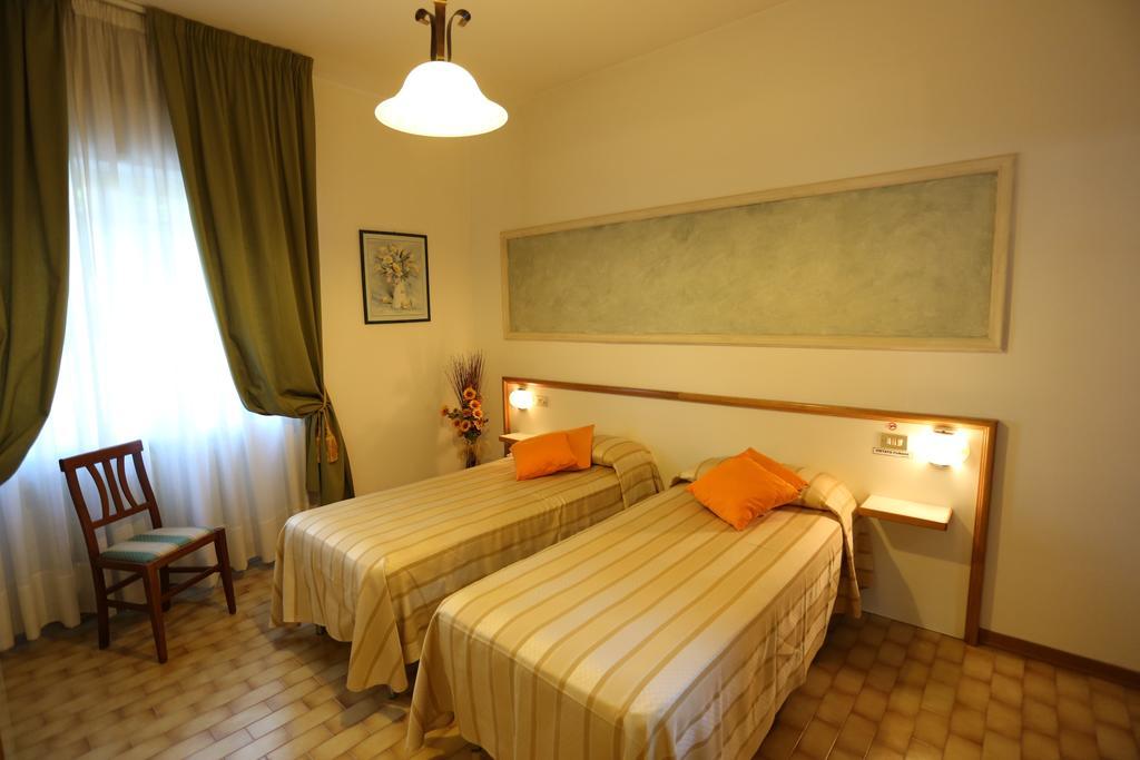 Hotel Vignola Assisi Bagian luar foto