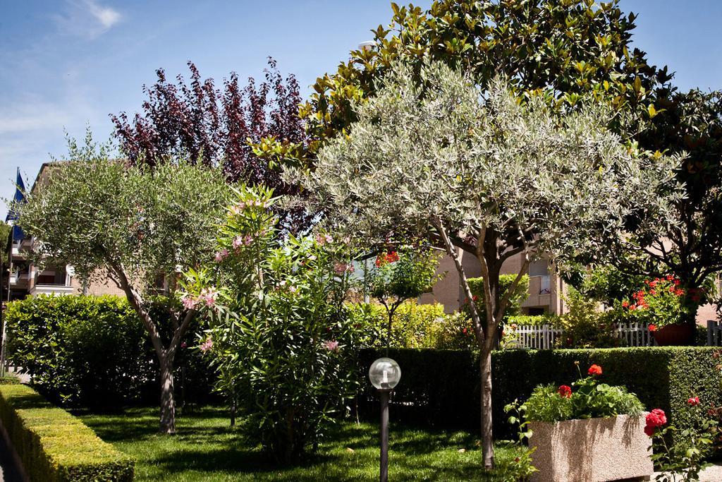 Hotel Vignola Assisi Bagian luar foto