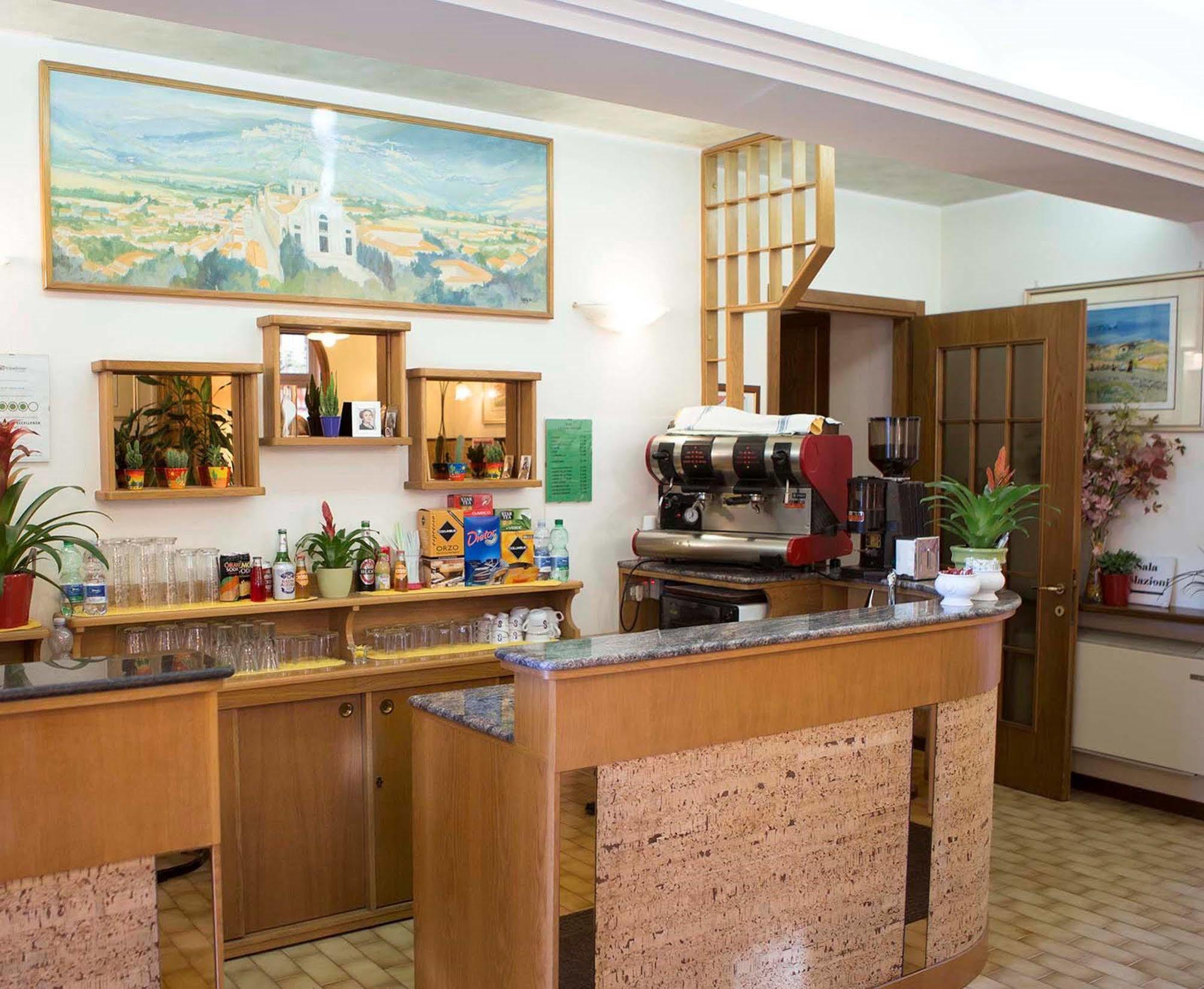 Hotel Vignola Assisi Bagian luar foto