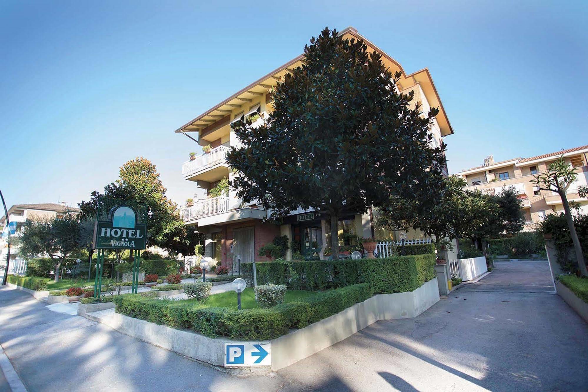 Hotel Vignola Assisi Bagian luar foto