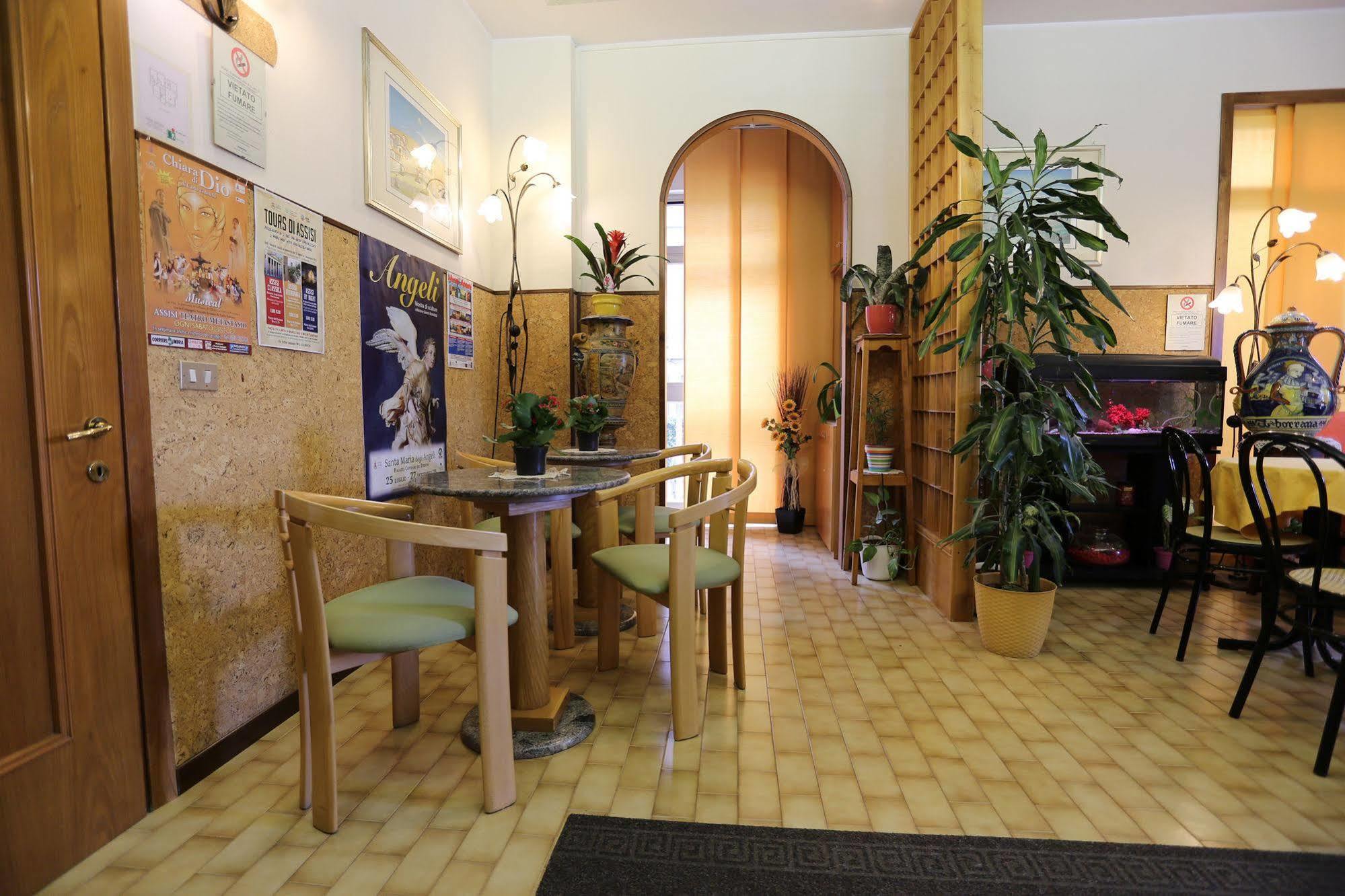 Hotel Vignola Assisi Bagian luar foto