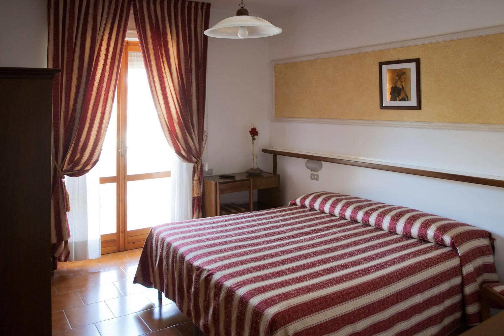 Hotel Vignola Assisi Bagian luar foto