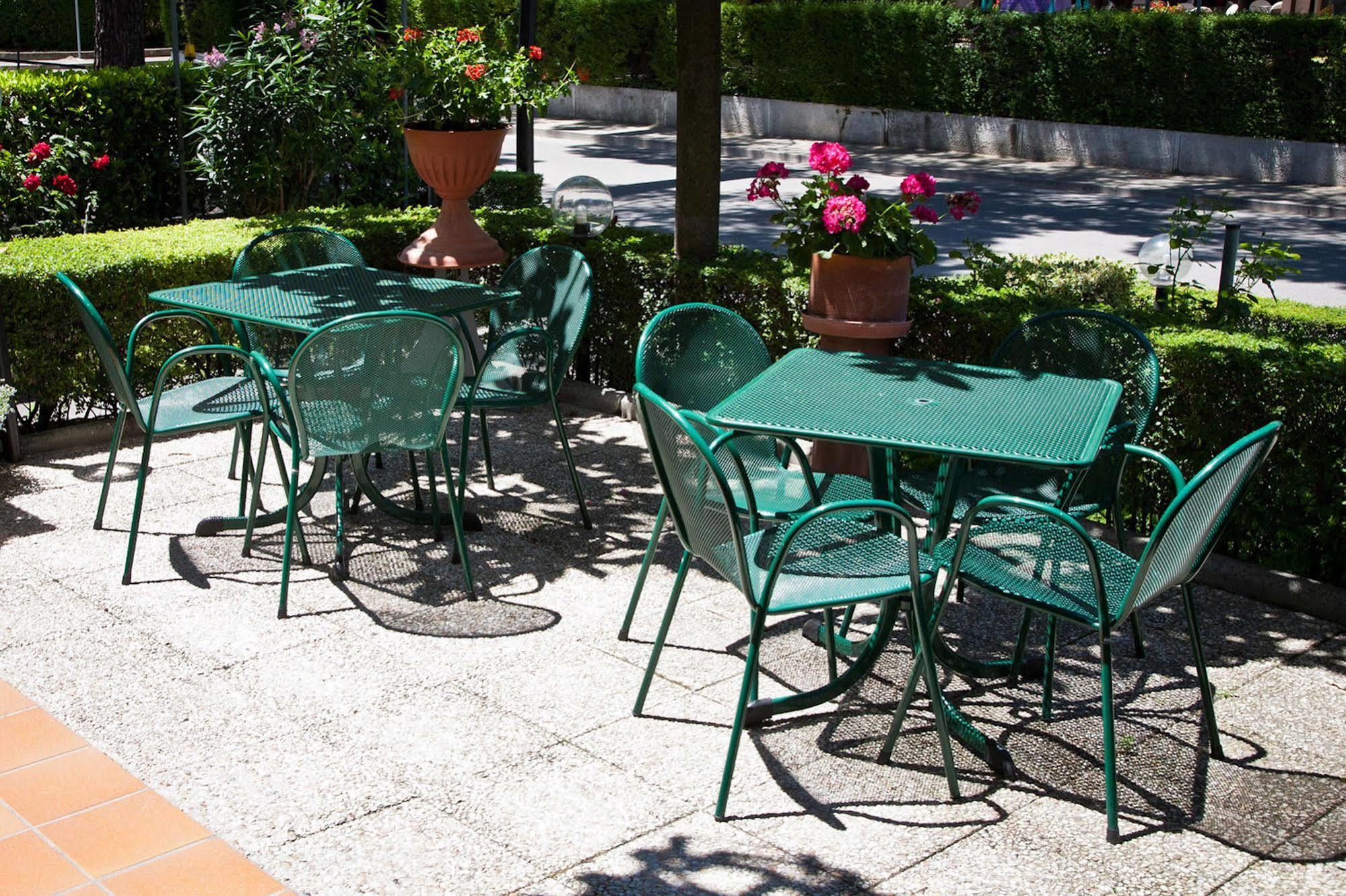 Hotel Vignola Assisi Bagian luar foto