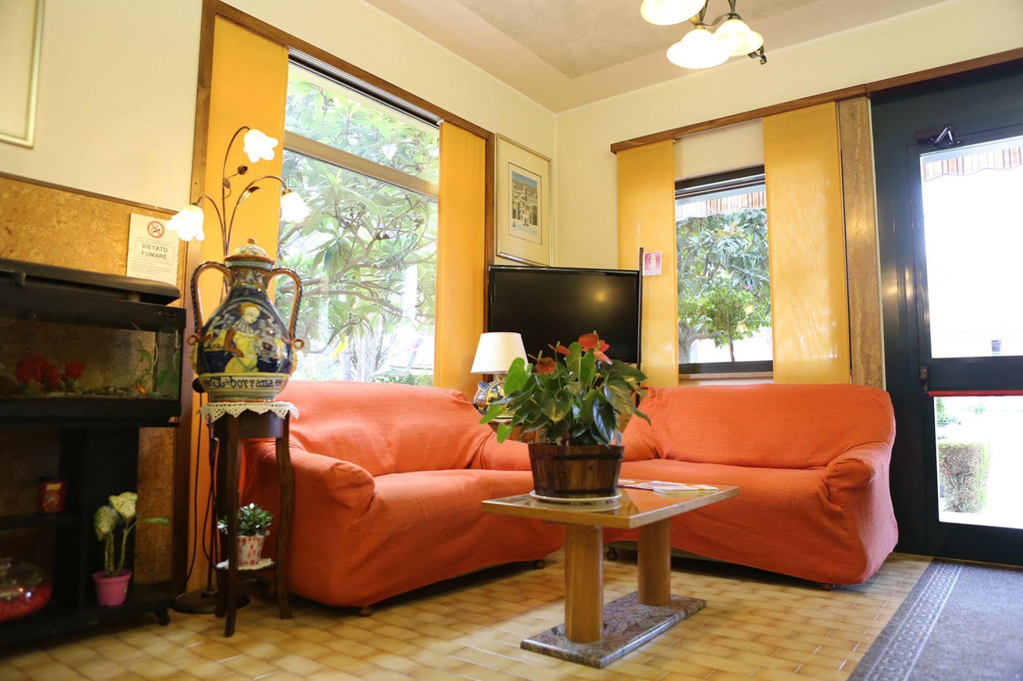 Hotel Vignola Assisi Bagian luar foto