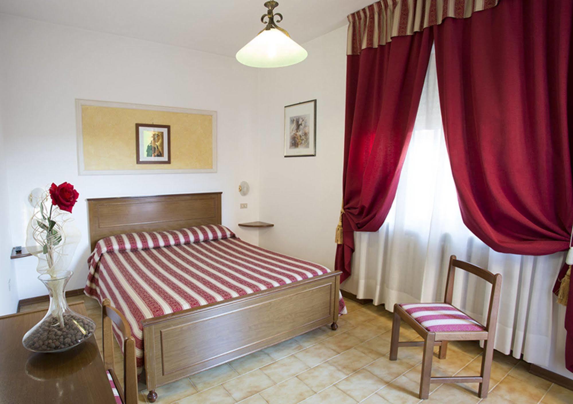 Hotel Vignola Assisi Bagian luar foto