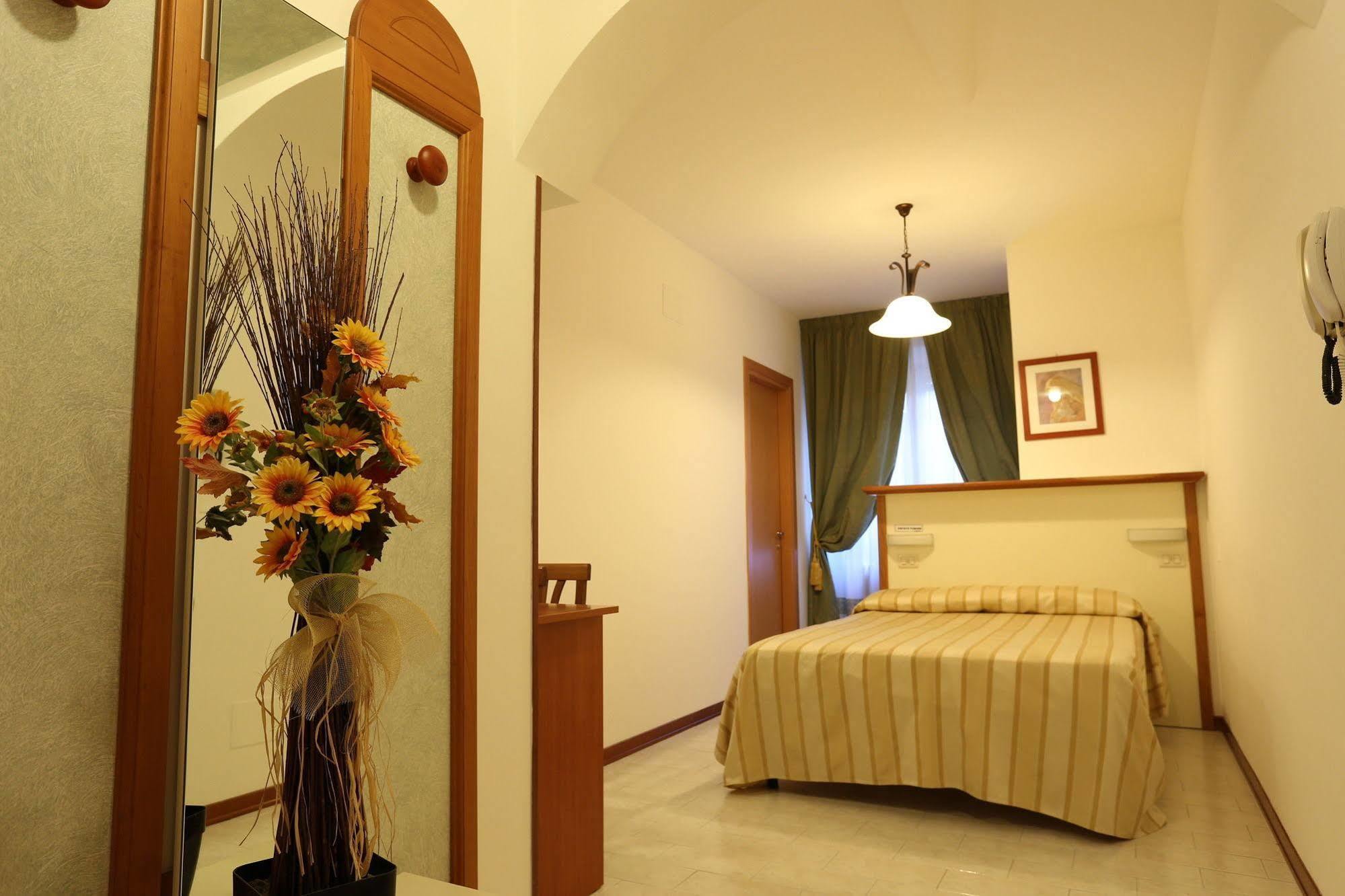 Hotel Vignola Assisi Bagian luar foto