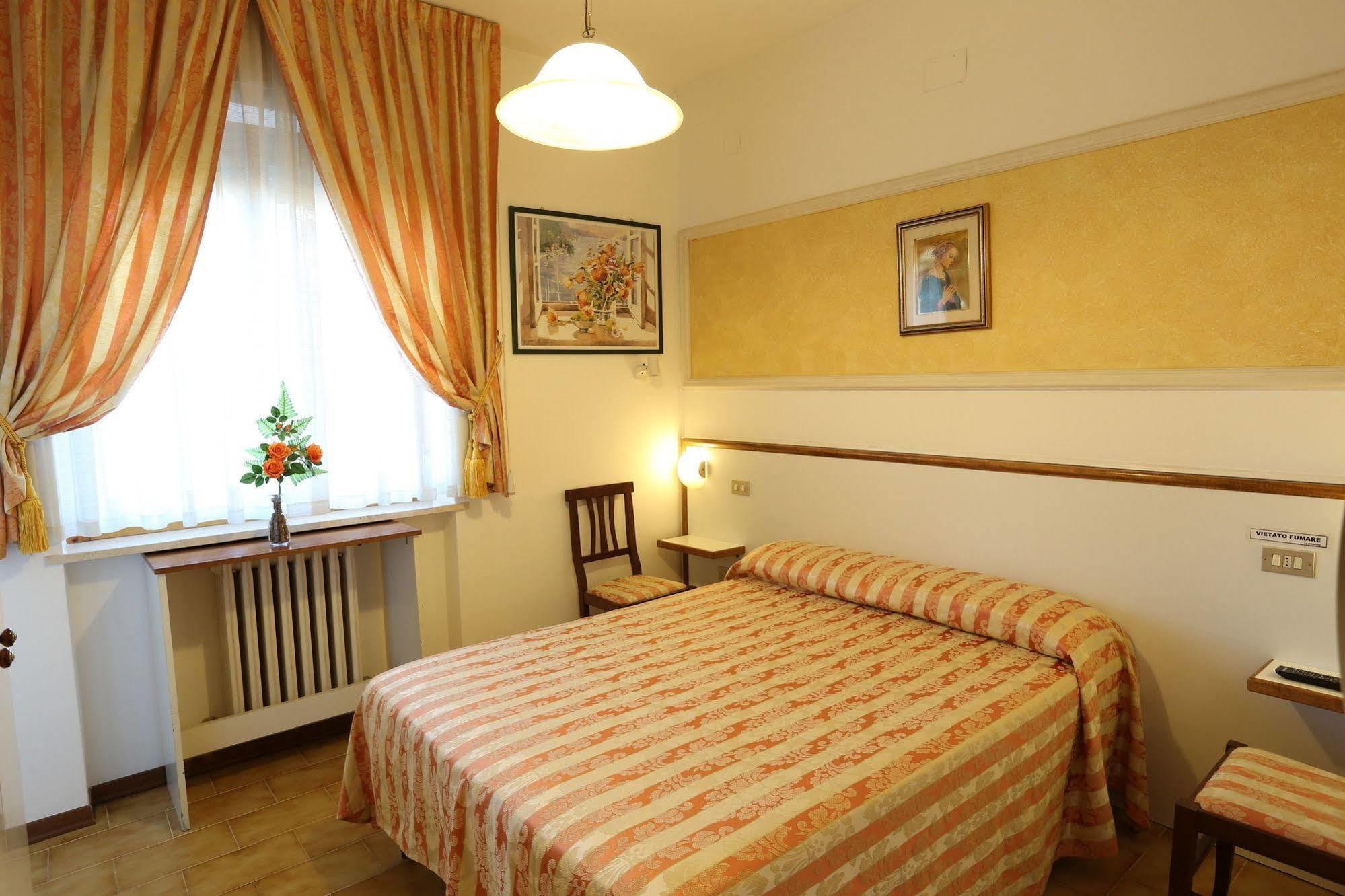 Hotel Vignola Assisi Bagian luar foto