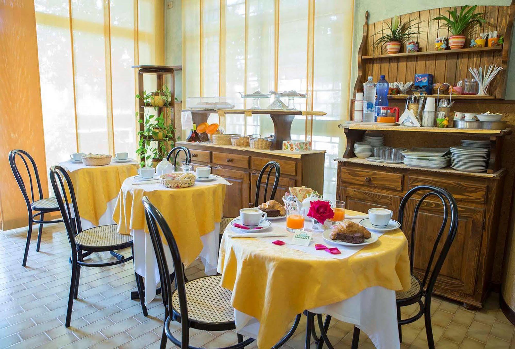 Hotel Vignola Assisi Bagian luar foto