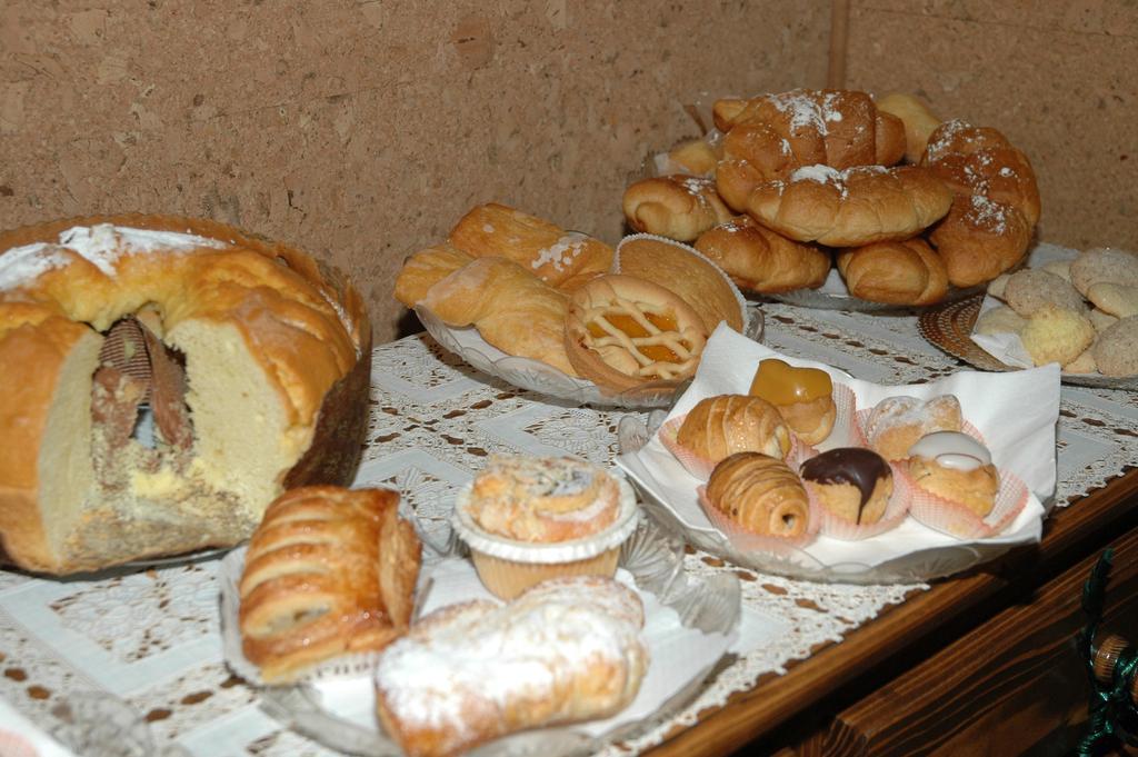 Hotel Vignola Assisi Bagian luar foto
