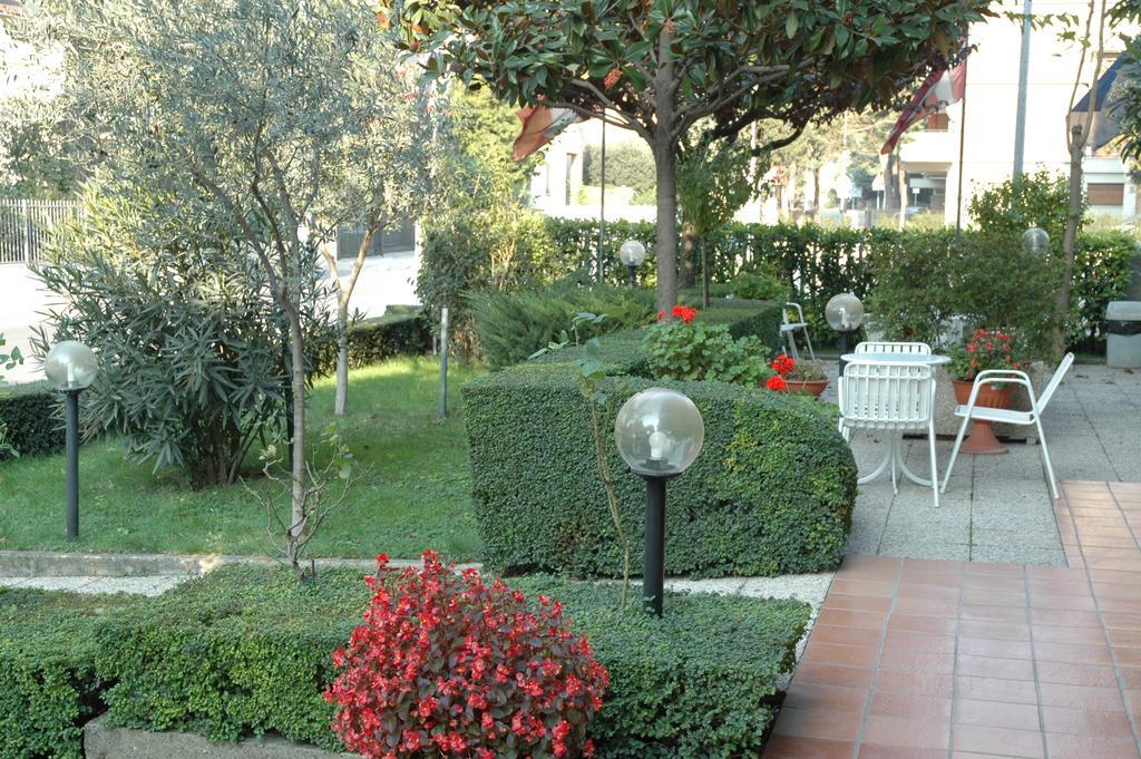 Hotel Vignola Assisi Bagian luar foto