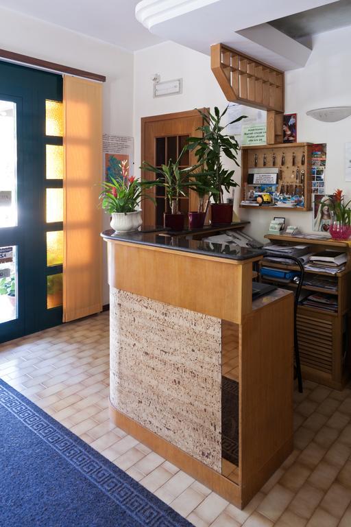Hotel Vignola Assisi Bagian luar foto
