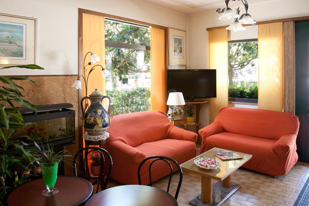 Hotel Vignola Assisi Bagian luar foto
