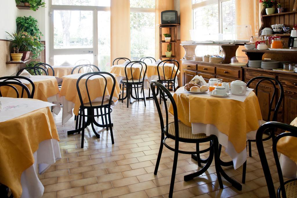 Hotel Vignola Assisi Bagian luar foto