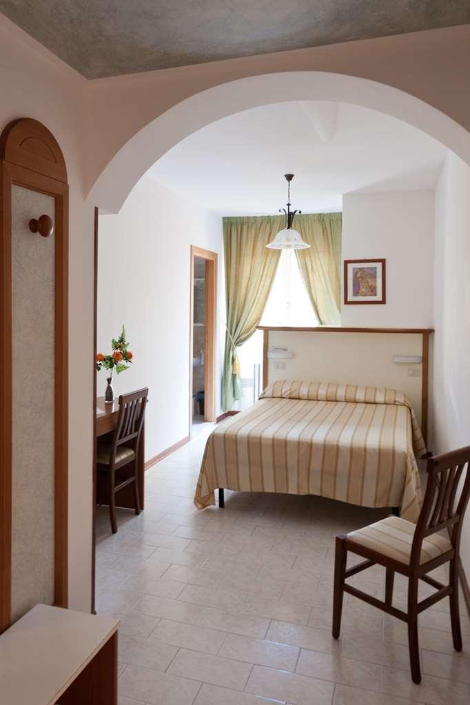 Hotel Vignola Assisi Ruang foto